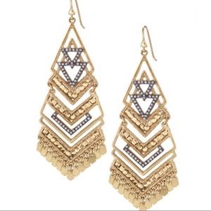 NIB Stella & Dot Roman Chandelier Earrings